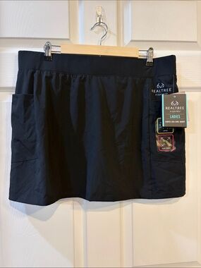 Realtree Fishing Ladies Black Sea Side Skort- New With Tags